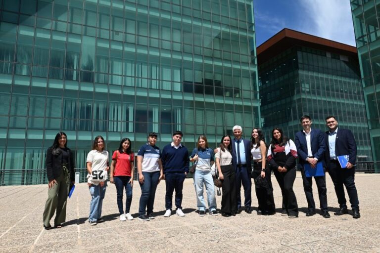 Lee más sobre el artículo Poggi agasajó a los mejores promedios de la Beca al Mérito y anunció un aumento del incentivo para 2026