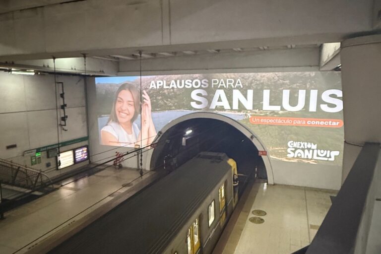 Lee más sobre el artículo Los encantos turísticos de San Luis se disfrutan en el subte de Buenos Aires