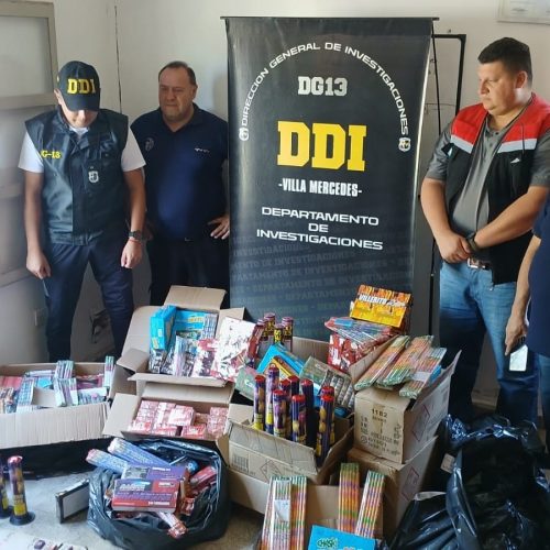Lee más sobre el artículo Villa Mercedes: la Policía y el municipio realizaron allanamientos y secuestraron fuegos artificiales y pirotecnia valuados en 40 millones de pesos