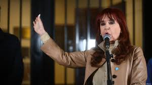 Lee más sobre el artículo Cristina Kirchner fue operada con éxito tras un cuadro de apendicitis