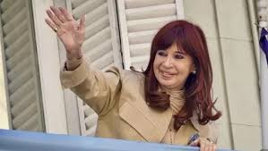 Lee más sobre el artículo Tercer parte médico de Cristina Kirchner: seguirá internada