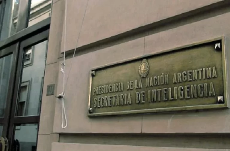Lee más sobre el artículo Organizaciones piden derogar el DNU de Inteligencia por “debilitar controles democráticos”
