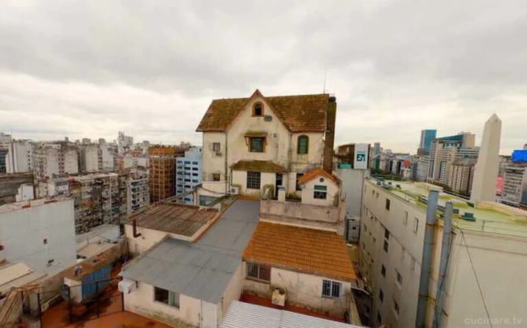 Lee más sobre el artículo Se vende el histórico chalet hecho sobre una terraza que está a la par del obelisco