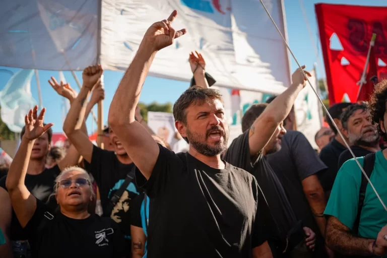 Lee más sobre el artículo Juan Grabois apuntó a Monteoliva por los incendios: “Antes teníamos a Pepita la Pistolera y ahora a una más idiota”