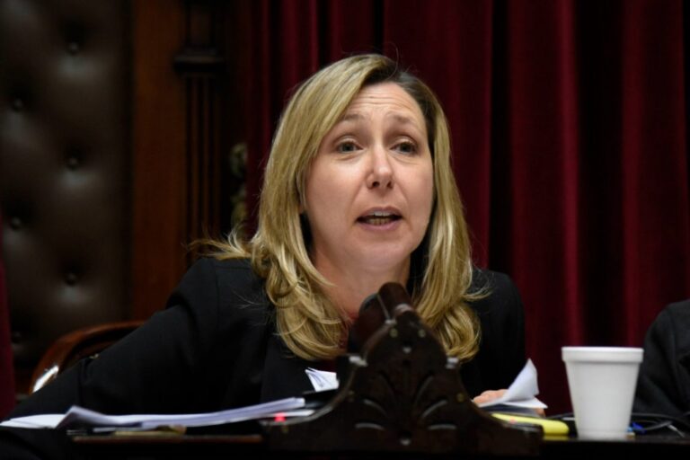 Lee más sobre el artículo “Previsible, básico, arrastrado y muy aburrido”, la opinión de Myriam Bregman sobre el discurso de Milei