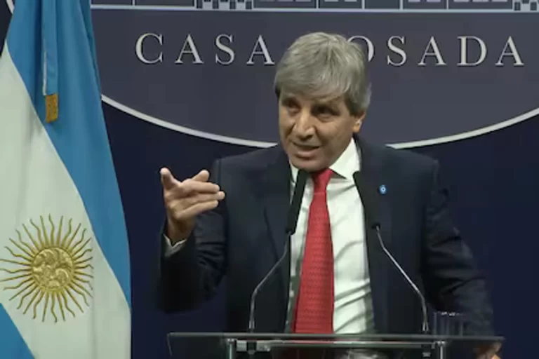 Lee más sobre el artículo “Pagás menos impuestos”: la respuesta de Caputo a la crítica de un usuario de X