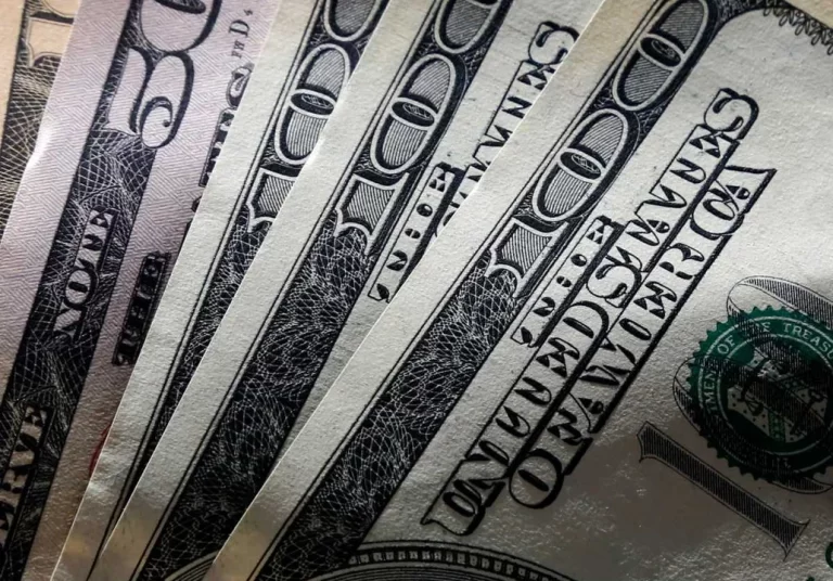 Lee más sobre el artículo Fuerte baja del dólar y el Banco Central sigue comprando: a cuánto llegará el mayorista a fines de julio