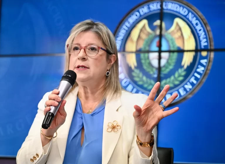 Lee más sobre el artículo Incidentes en el Congreso por la reforma laboral: el Ministerio de Seguridad presentó una denuncia por instigación de delitos