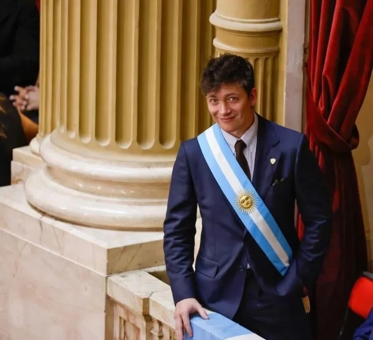 Lee más sobre el artículo Confirman el sobreseimiento de Santiago Caputo en la causa por amenazas iniciada por Facundo Manes