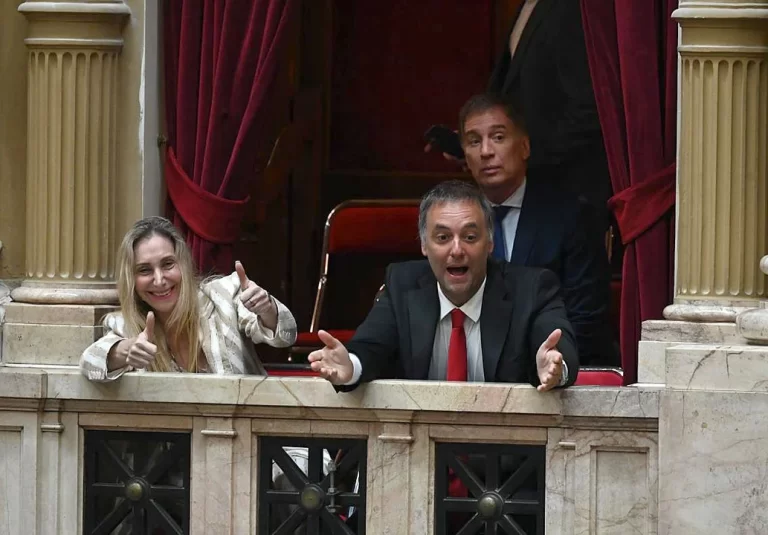 Lee más sobre el artículo El Gobierno, envalentonado con el Senado: “Es la primera vez que sesiona tres veces en una semana”
