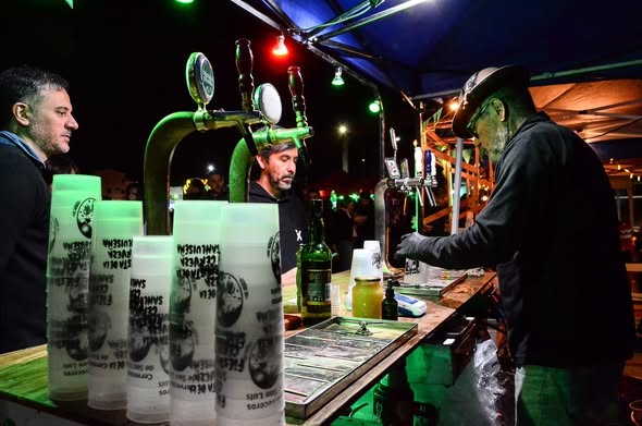 Lee más sobre el artículo Villa Mercedes vibró con la primera noche de San Patricio en la Calle Angosta