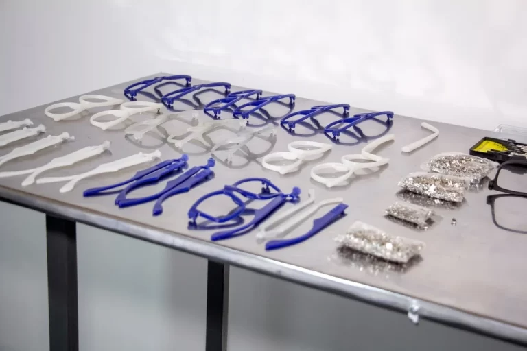 Lee más sobre el artículo Menos tapitas plásticas para contaminar océanos: con 12 recicladas se hace una armazón de anteojos gratuita