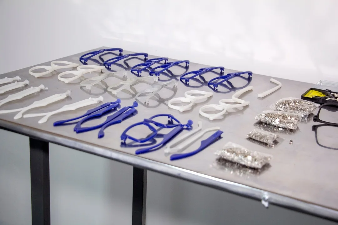 Lee más sobre el artículo Menos tapitas plásticas para contaminar océanos: con 12 recicladas se hace una armazón de anteojos gratuita