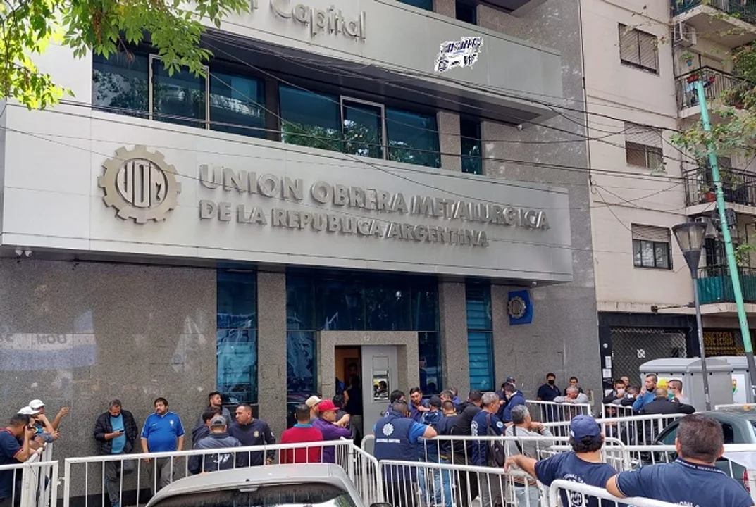 Lee más sobre el artículo Allanaron la sede de la UOM por una denuncia sobre un contrato: apuntan a dirigente de La Cámpora