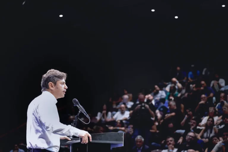 Lee más sobre el artículo Kicillof convocó a los 135 intendentes para analizar el impacto del plan económico de Milei