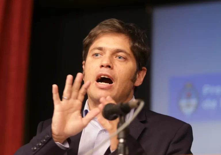Lee más sobre el artículo Kicillof reunió a decenas de intendentes y apuntó contra Milei por el ahogo económico de los municipios
