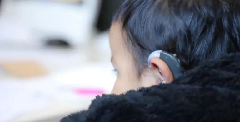 Lee más sobre el artículo El Gobierno entrega audífonos a 38 niños y capacita a profesionales en una misión solidaria