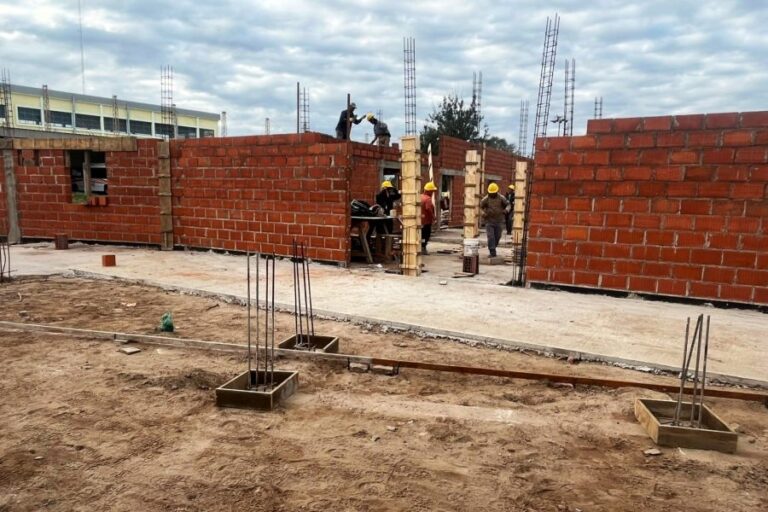Lee más sobre el artículo Con la elevación de mampostería, avanza el nuevo Hospital ‘Dr. René Favaloro’