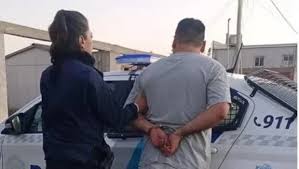 Lee más sobre el artículo Intento de femicidio en La Plata: apuñaló a su pareja tras acusarla de serle infiel