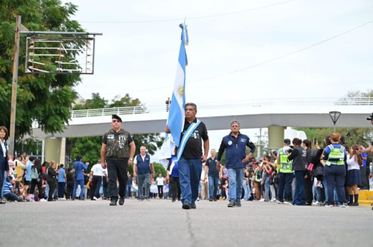 Lee más sobre el artículo Entre marchas y memoria: San Luis homenajeó a sus héroes de Malvinas con un desfile