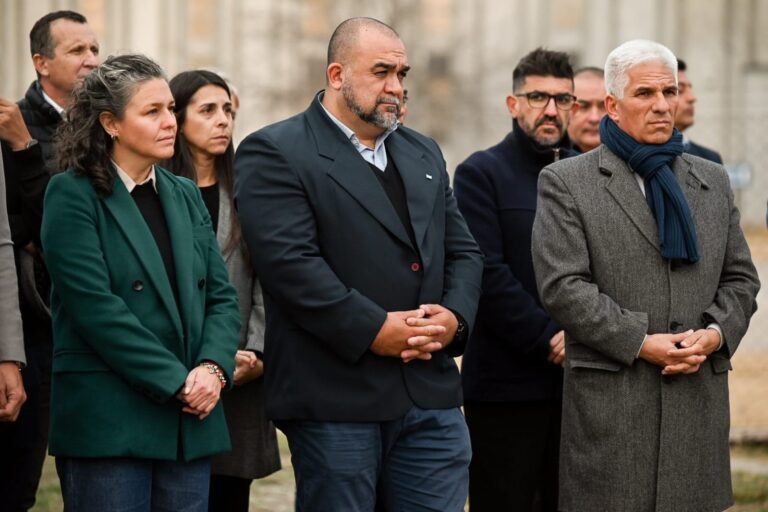 Lee más sobre el artículo Firmaron el decreto para la repavimentación del retorno de la Ruta Provincial 2B