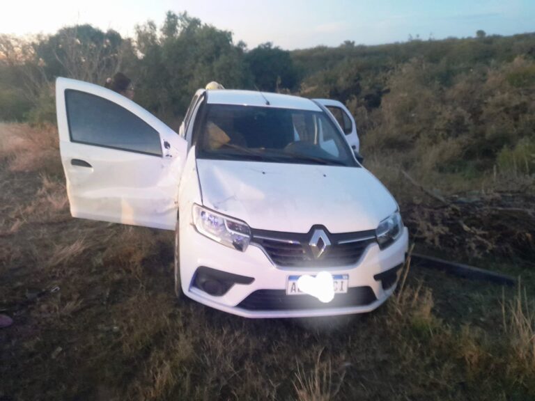 Lee más sobre el artículo Volcó un automóvil en la Autopista Serranías Puntanas y sus ocupantes resultaron ilesos