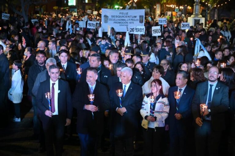 Lee más sobre el artículo Poggi acompañó la 110° Procesión Cívica de la Escuela Normal