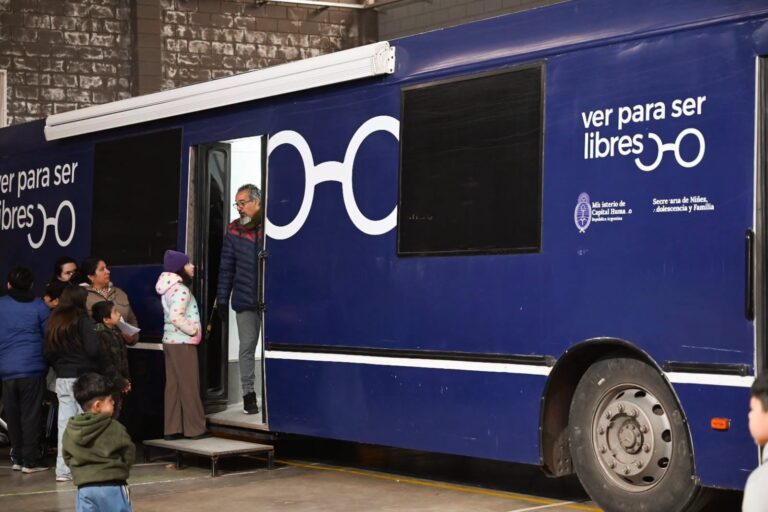 Lee más sobre el artículo El colectivo oftalmológico continúa su recorrido con una nueva jornada de atención y entrega de lentes