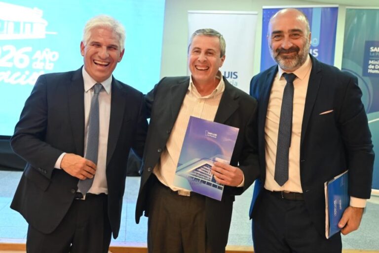Lee más sobre el artículo El Gobierno entregó beneficios y reafirmó su apoyo al sector privado para impulsar el empleo y la producción