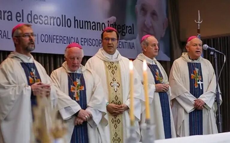 Lee más sobre el artículo La Iglesia se mete en la discusión por la ley del Gobierno sobre propiedad privada y pide al Congreso que vote en contra