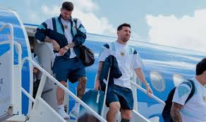 Lee más sobre el artículo La Selección argentina llegó a Dallas en la previa del partido ante Austria