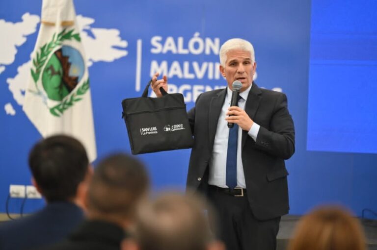 Lee más sobre el artículo Los docentes que egresen de la Diplomatura en Inteligencia Artificial accederán a su computadora
