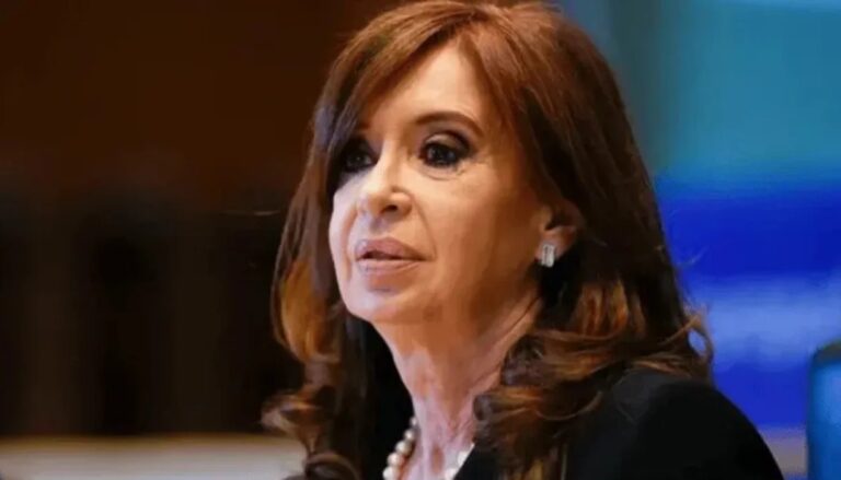 Lee más sobre el artículo El Gobierno reducirá el monto de la pensión de 15 millones que recibe Cristina Kirchner