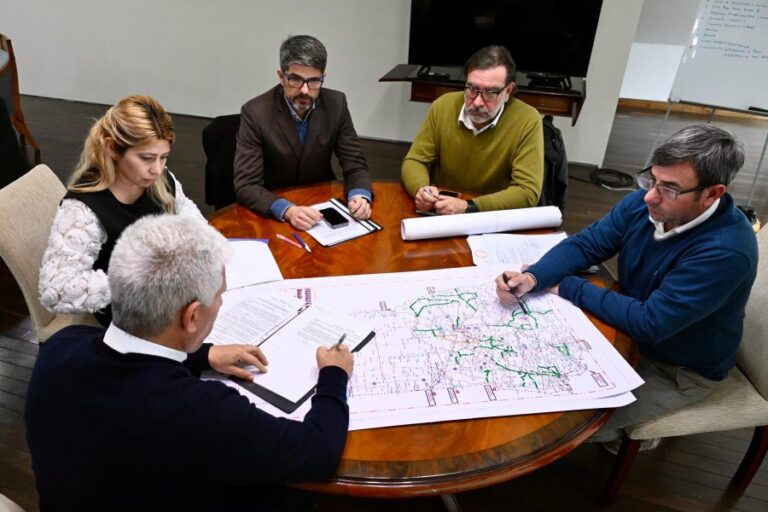 Lee más sobre el artículo La Provincia mejorará y conservará más de 1.500 kilómetros de caminos rurales