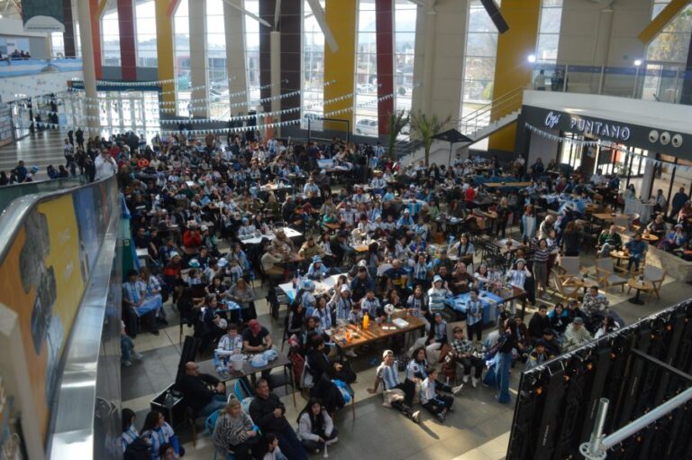 Lee más sobre el artículo Más de 5.000 personas disfrutaron del ciclo ‘EDIRO Mundial’, que se consolidó como el gran punto de encuentro de San Luis