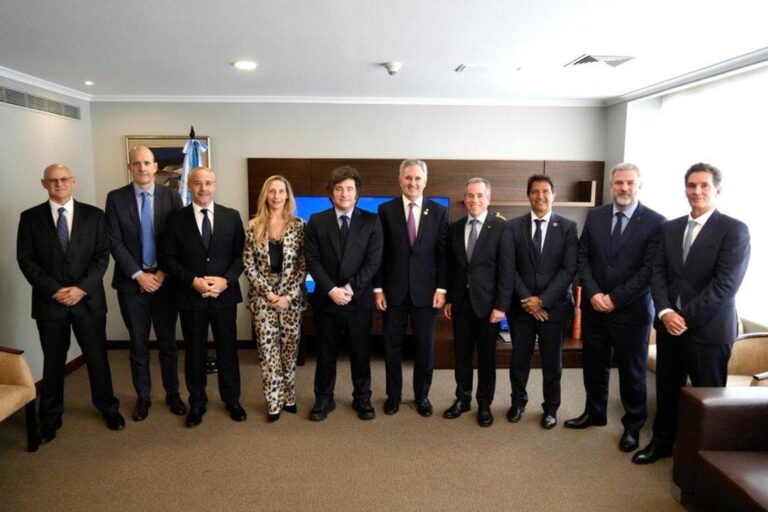 Lee más sobre el artículo Argentina y Ecuador firmaron un acuerdo comercial para impulsar las exportaciones automotrices