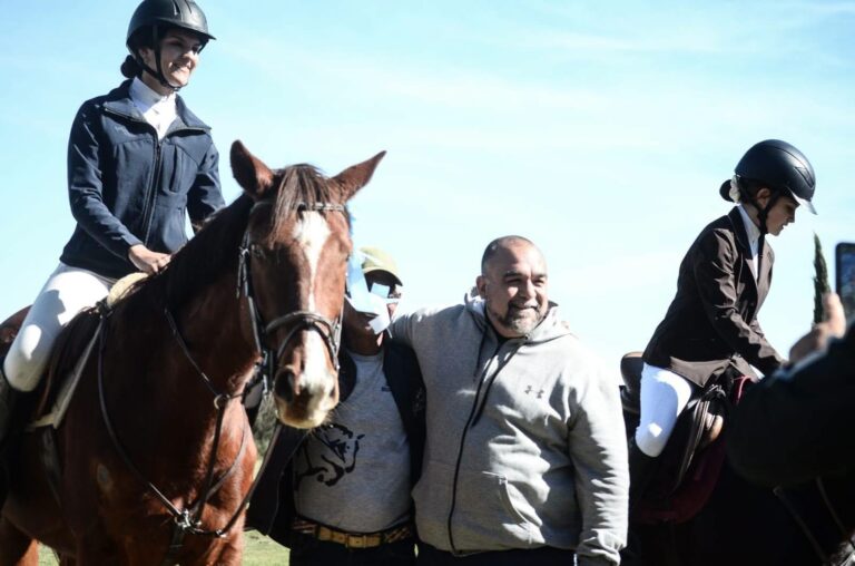 Lee más sobre el artículo Maxi Frontera acompañó el Campeonato Federal de Saltos Hípicos
