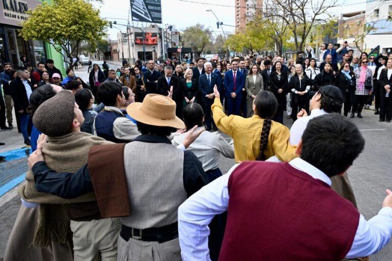 Lee más sobre el artículo San Luis celebró sus 432 años con una Caminata Cultural llena de música y tradiciones
