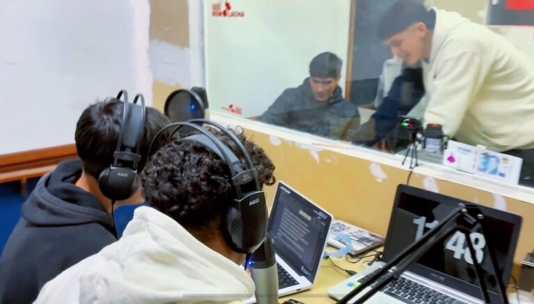 Lee más sobre el artículo Una escuela de Villa Mercedes es finalista del programa educativo y comunicacional ‘Sueños de Radio’