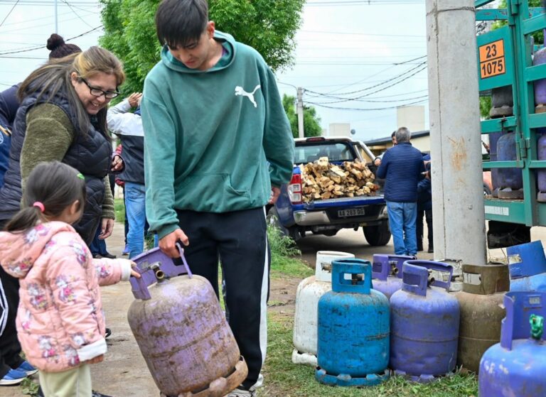 Lee más sobre el artículo La Garrafa y Leña Social llegaron al barrio 365 Viviendas