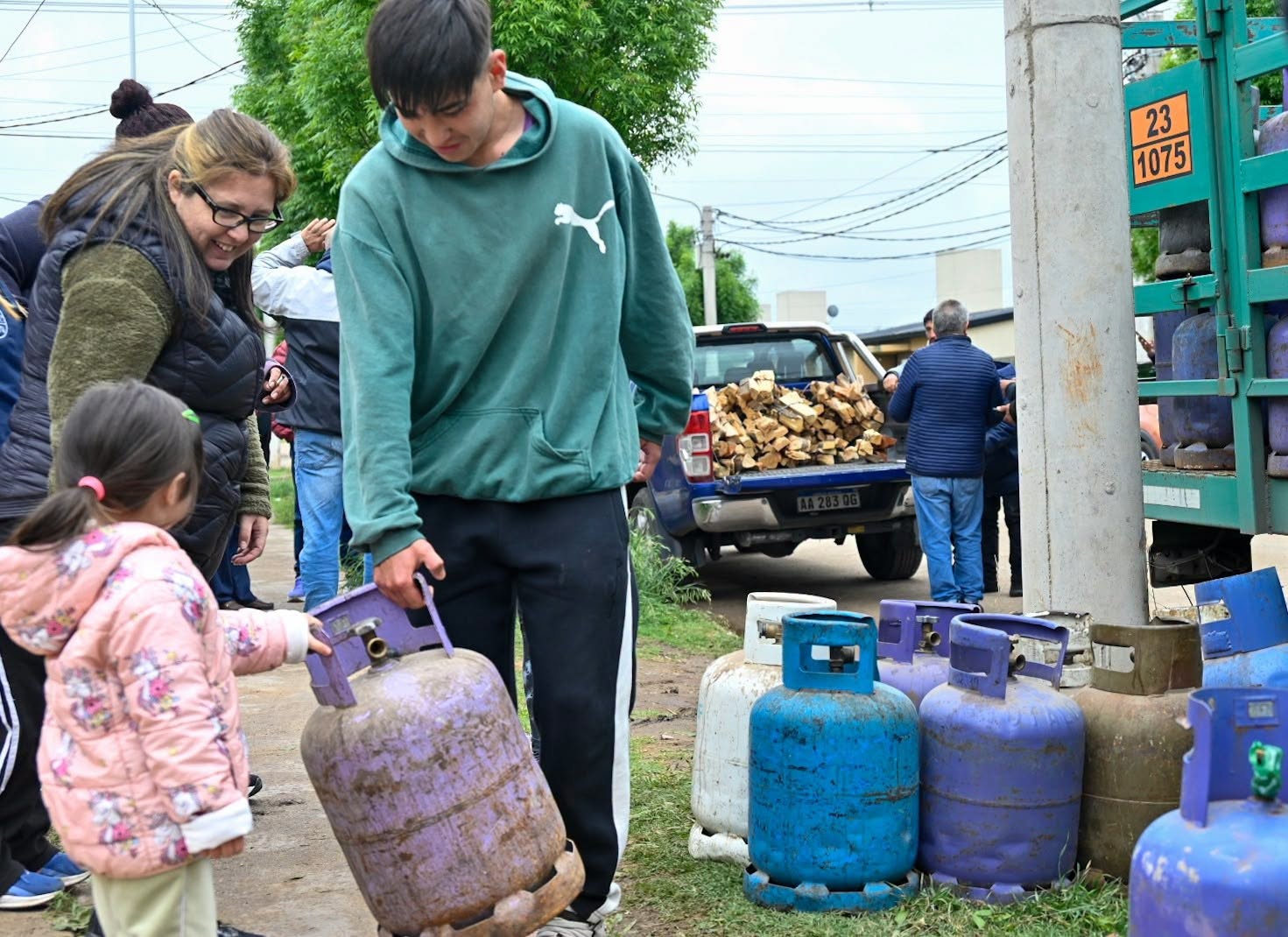 Lee más sobre el artículo La Garrafa y Leña Social llegaron al barrio 365 Viviendas